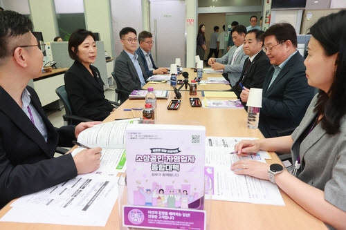 오영주 중소벤처기업부 장관, 소상공인시장진흥공단 서울서부센터 방문. 중기부 제공